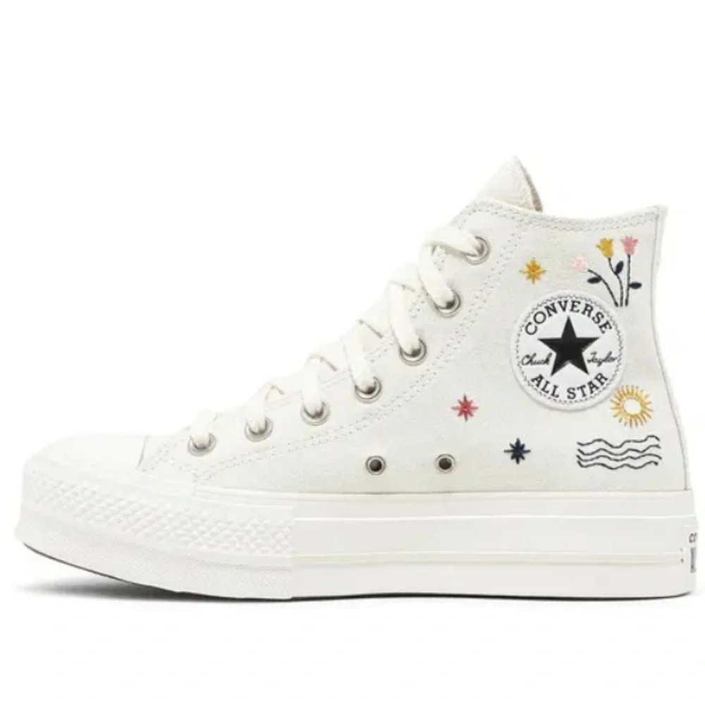 Chuck Taylor All Star Lift Platform It's Okay To Wander size 8.5 women